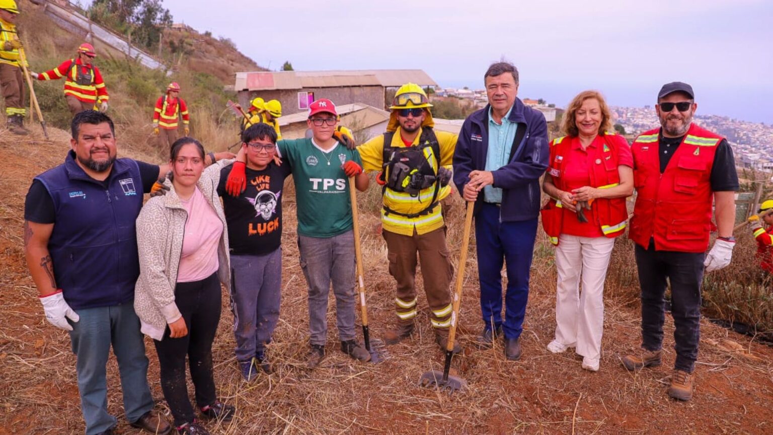 Ministerio de Agricultura y CONAF realizan campaa de limpieza bajo lema La prevencin comienza en casa"